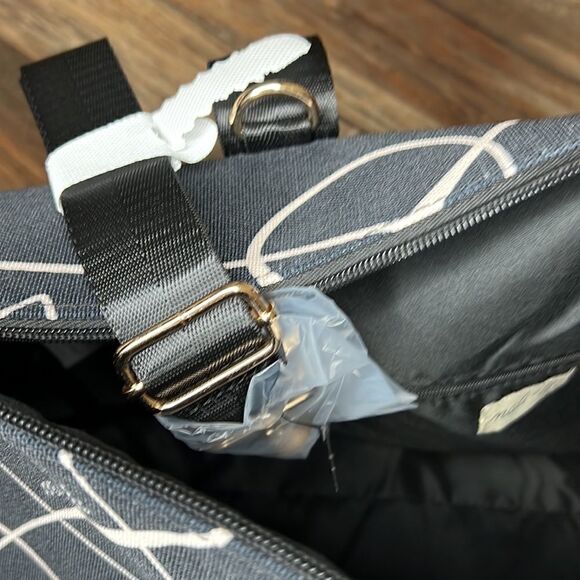 Mali + Lili Weekender Bag in Black Abstract - Picture 11 of 12